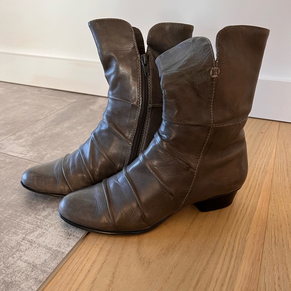 Leather booties - Picture 2 of 3